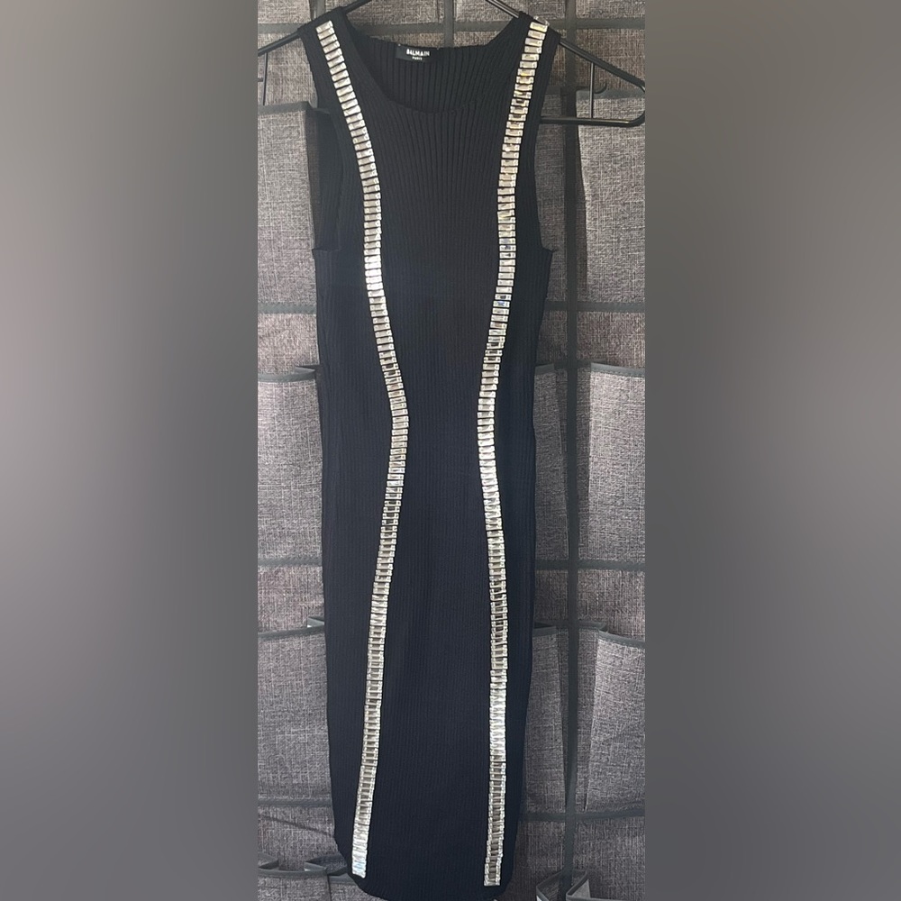 I am selling a beautiful balmain dress